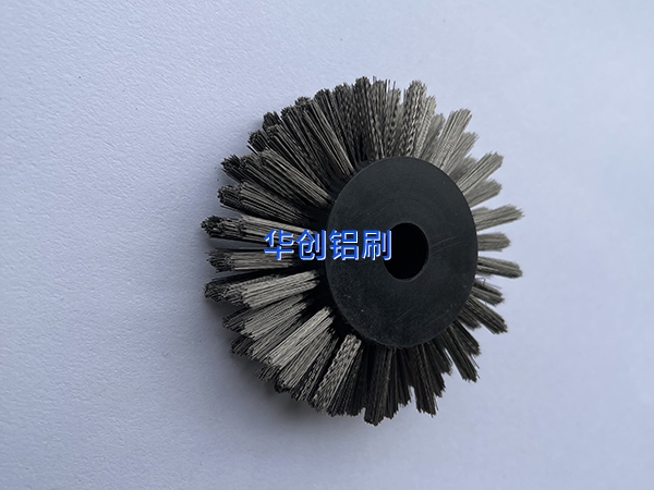 鋼絲刷輥是怎樣去除油漬和污垢的呢？